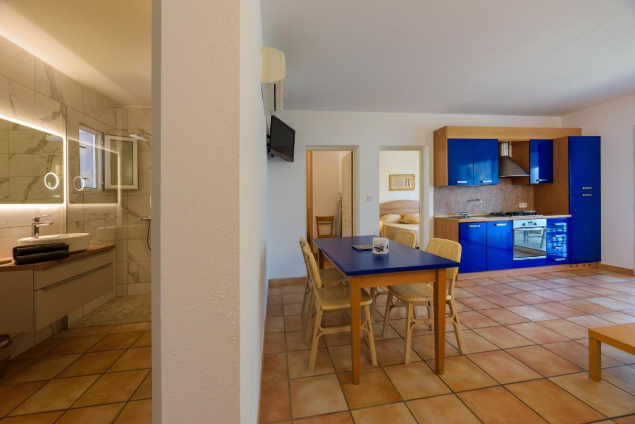 Residence Ochji Di Mare Пропріано Екстер'єр фото